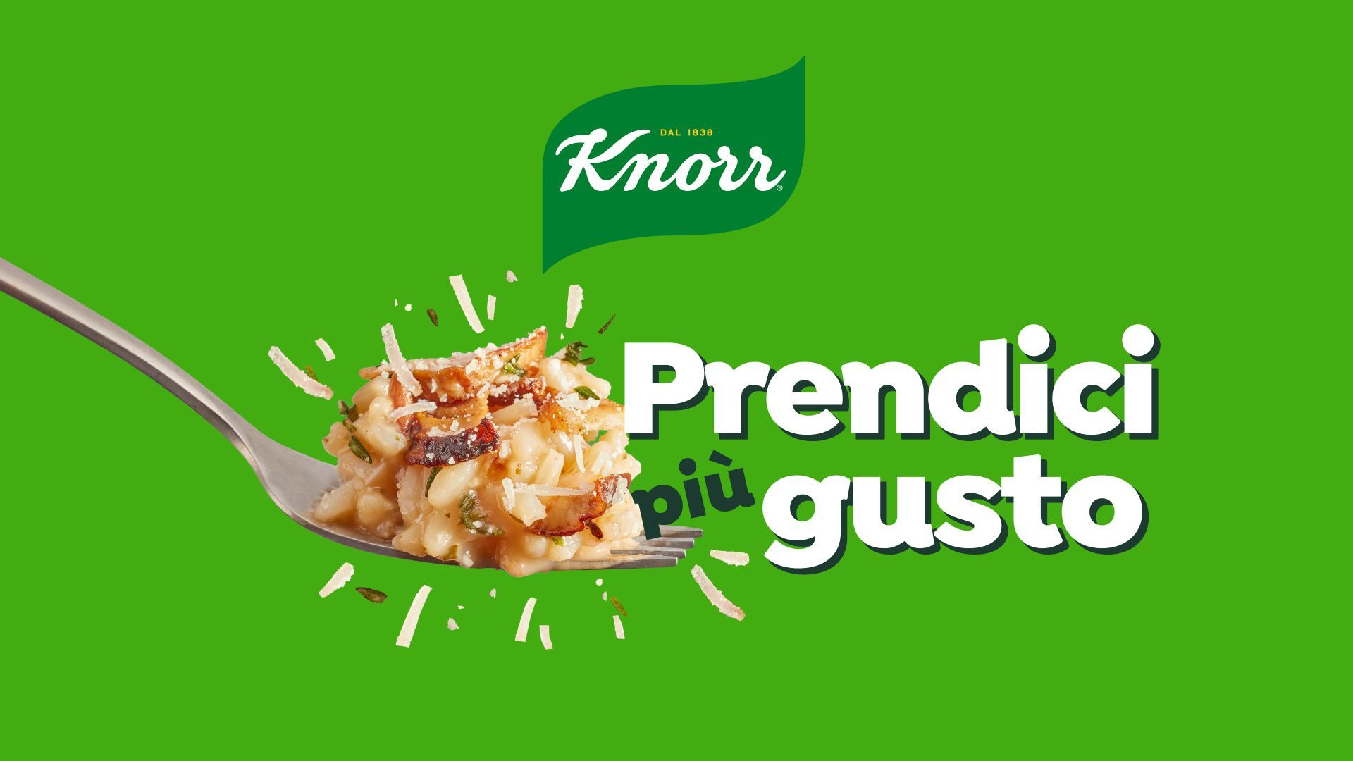 Forchettata di risotto accanto al logo Knorr e allo slogan italiano “Prendici più gusto” su sfondo verde