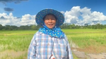 Vari Ban Yen, uno dei coltivatori di riso che ha beneficiato del supporto offerto da Unilever a favore delle pratiche di agricoltura rigenerativa in Thailandia.